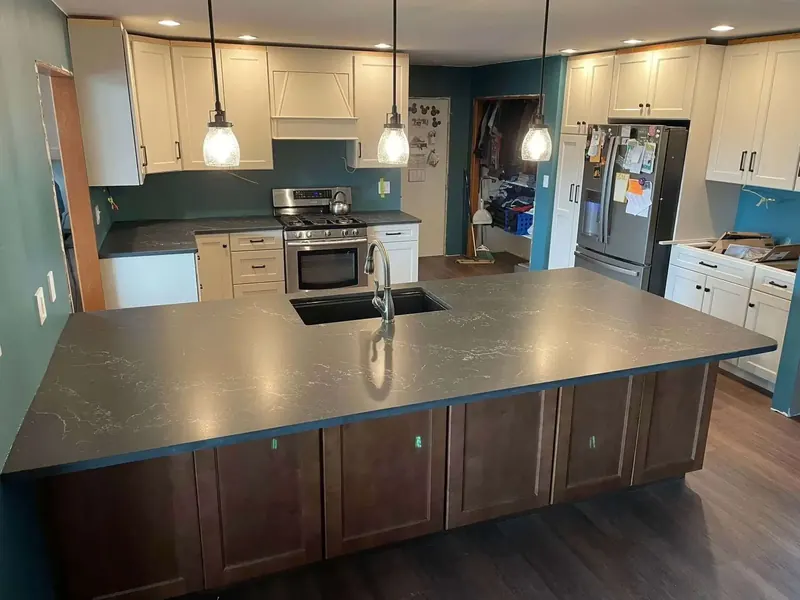 Quartz countertop in bright, airy kitchen