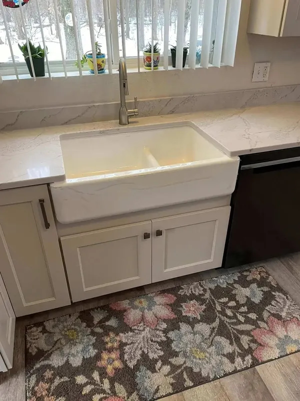 Quartz countertop with elegant marbling