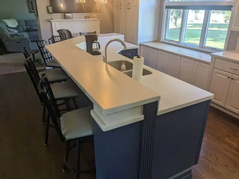 Seamless solid surface countertops